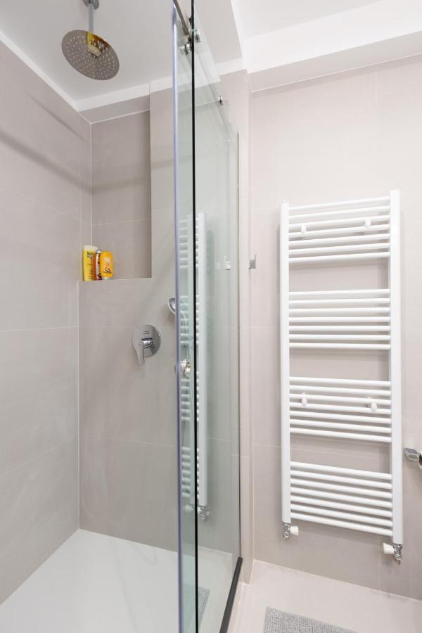 Wonderful Central Athens 2 Bedroom 2 Bath Sleeps 8 Luaran gambar